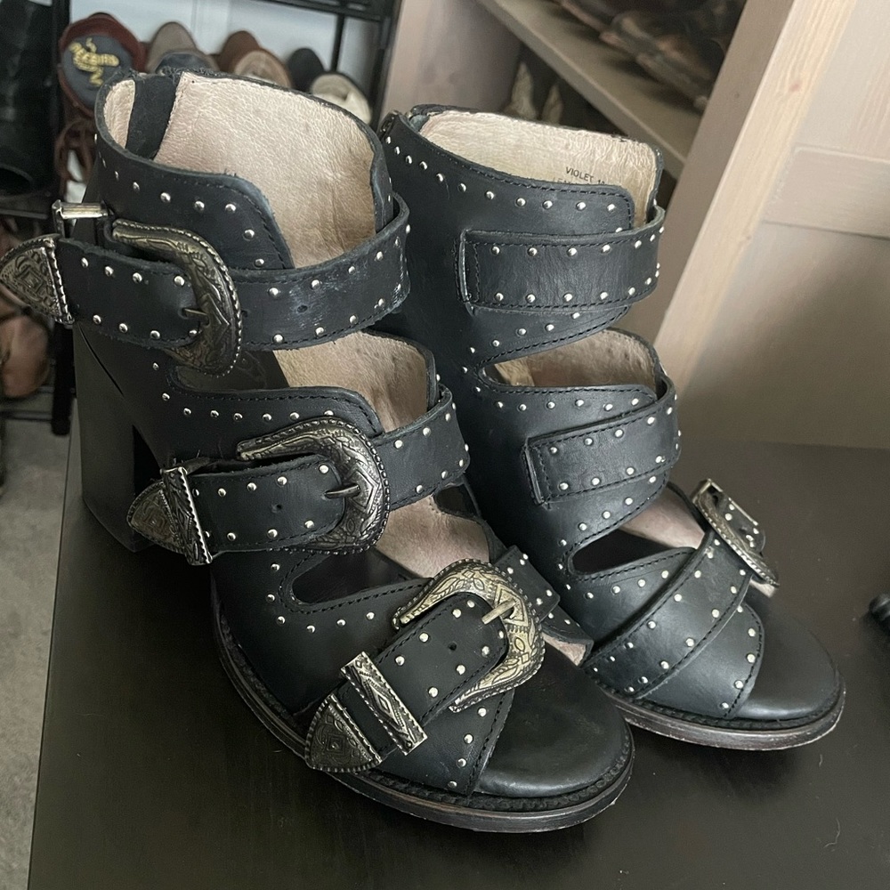 **SOLD** Freebird by Steven - Violet - Sz10
